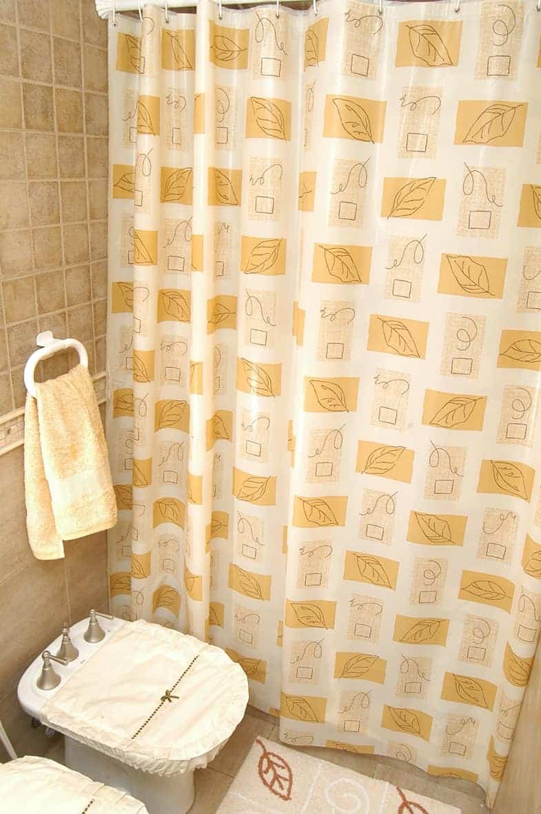 CORTINA BAÑO PLASTICA BASIC DOBLE CON PROTECTOR Y GANCHOS - (ELP-017)